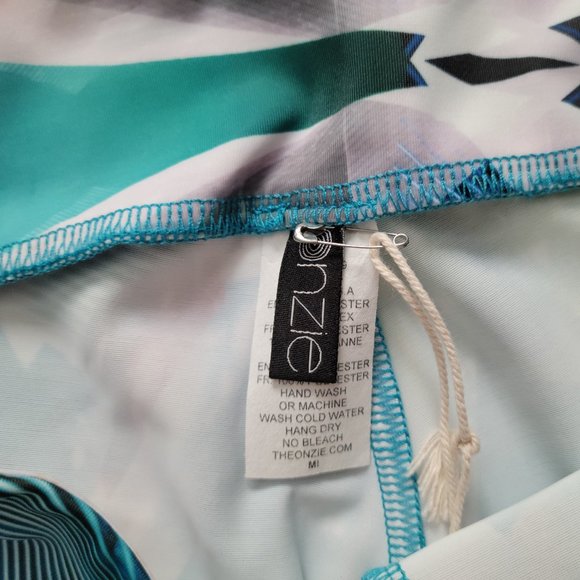 Onzie Hot Yoga Legging Capri Pants Size M/L Multicolor Blue Green Future NWT - Picture 2 of 5
